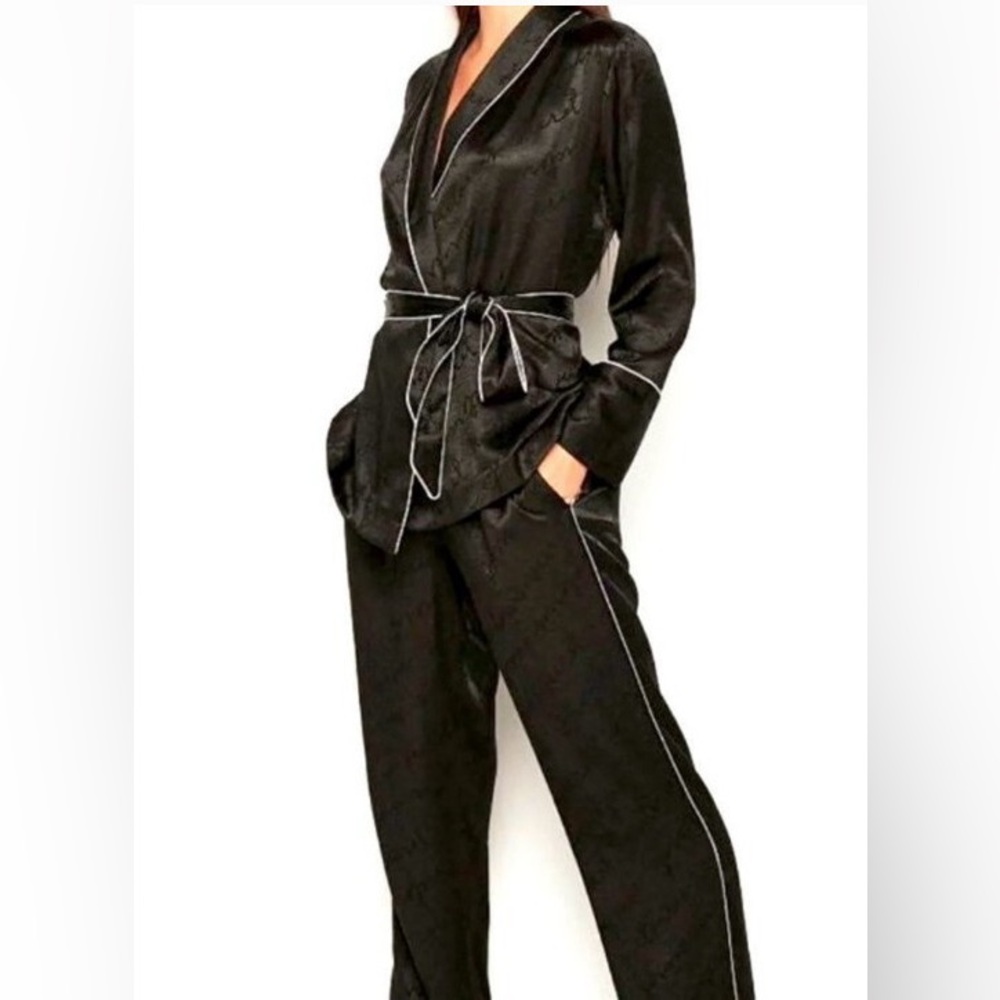 Victoria’s Secret Pyjama Lounge Matching Set – VS- Black with pink - Size S